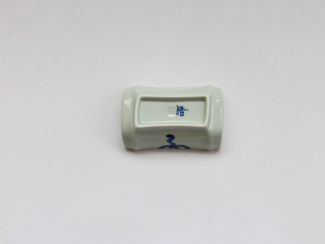 Minori Bamboo-Shaped Small Dish (Blue & White Floral Knot) - Crafted By Koyo Kiln