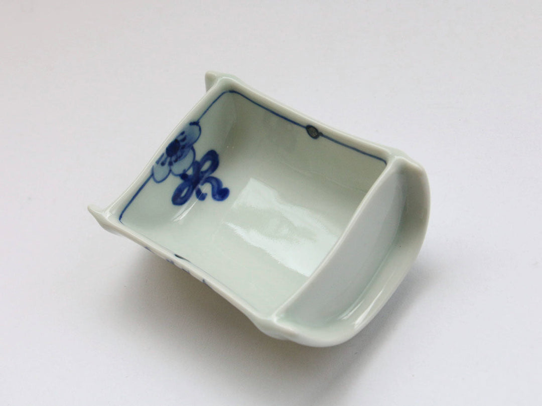 Minori Bamboo-Shaped Small Dish (Blue & White Floral Knot) - Crafted By Koyo Kiln