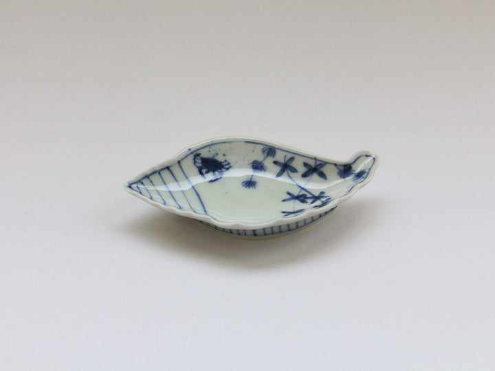 Water Grass Shell-Shaped Salt Plate - Crafted By Tokushichi Kiln