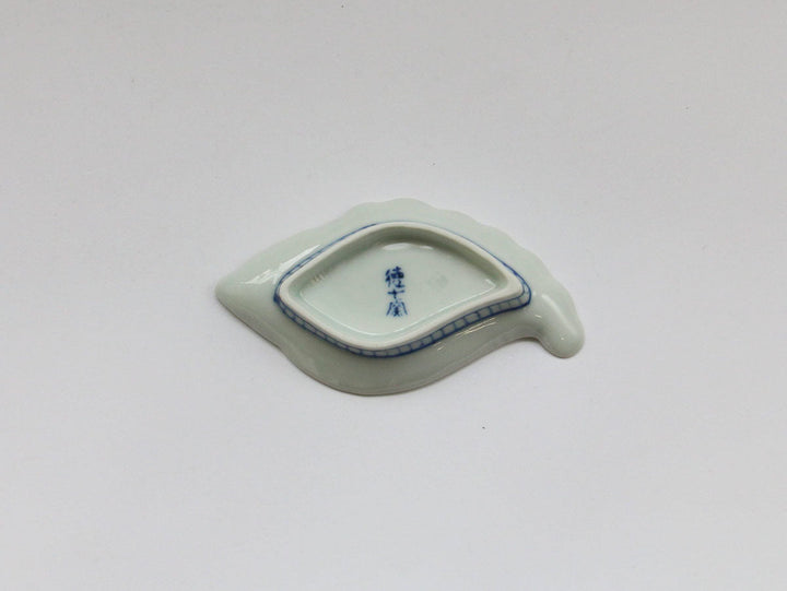 Water Grass Shell-Shaped Salt Plate - Crafted By Tokushichi Kiln
