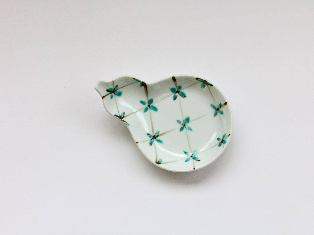 Flower Grid Gourd Plate (Green) - Crafted By Tokushichi Kiln