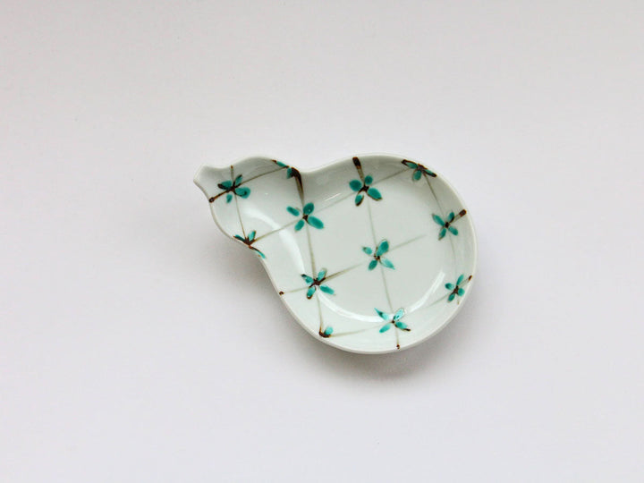 Flower Grid Gourd Plate (Green) - Crafted By Tokushichi Kiln