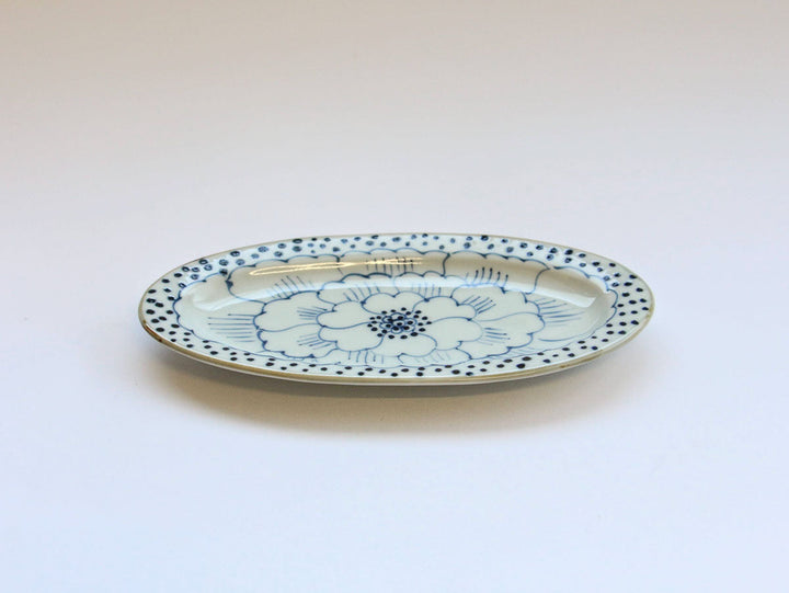 Petal-Pattern Rim Oval Plate — Hand-Glazed Japanese Porcelain by Tokushichi Kiln