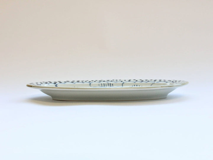 Petal-Pattern Rim Oval Plate — Hand-Glazed Japanese Porcelain by Tokushichi Kiln