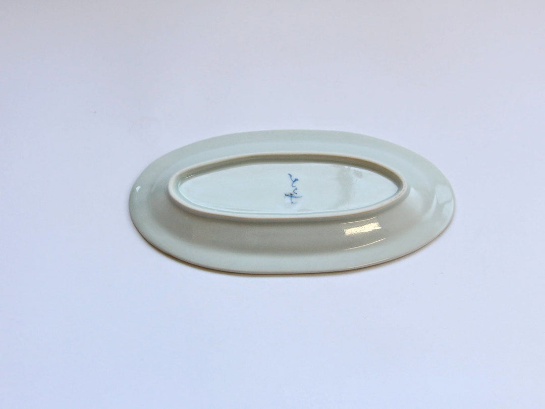 Petal-Pattern Rim Oval Plate — Hand-Glazed Japanese Porcelain by Tokushichi Kiln