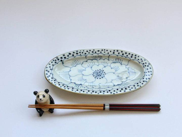 Petal-Pattern Rim Oval Plate — Hand-Glazed Japanese Porcelain by Tokushichi Kiln