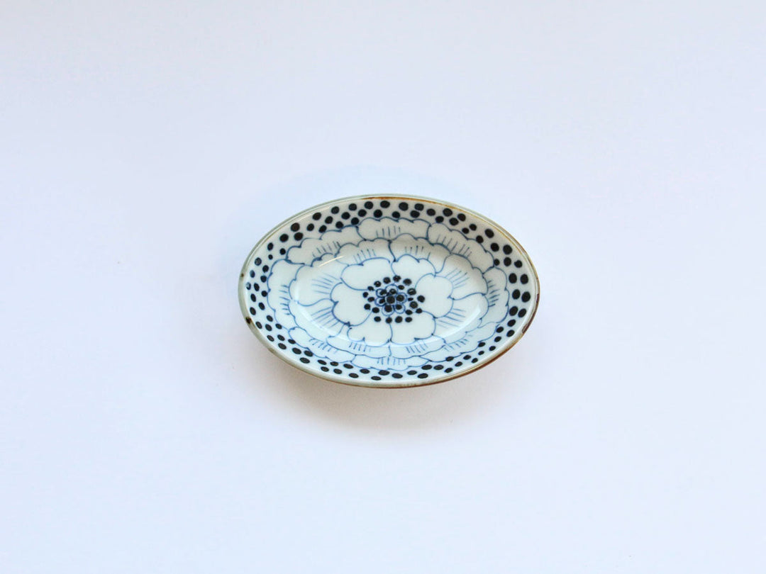 Petal-Pattern Oval Bowl, Small — Hand-Glazed Japanese Porcelain by Tokushichi Kiln
