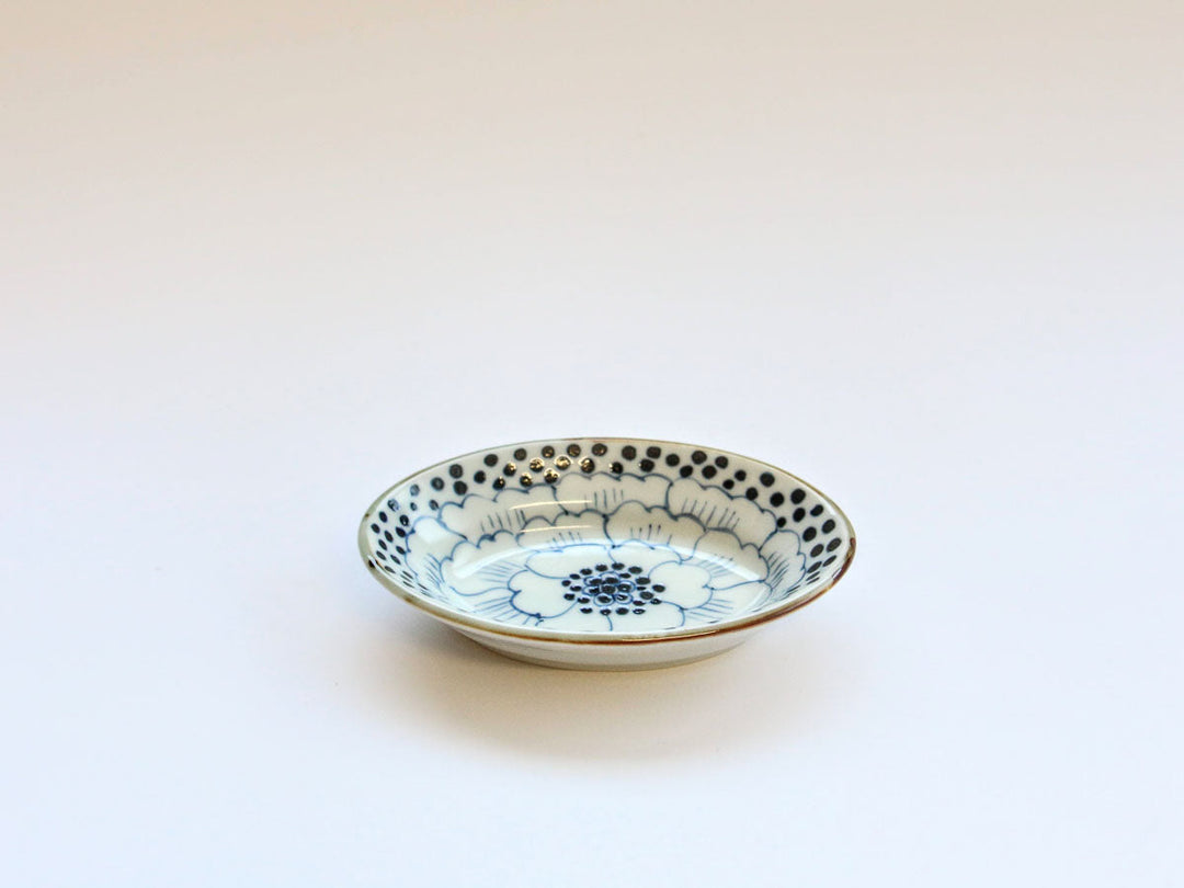 Petal-Pattern Oval Bowl, Small — Hand-Glazed Japanese Porcelain by Tokushichi Kiln