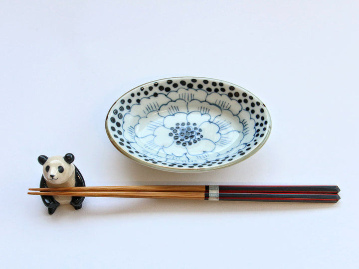 Petal-Pattern Oval Bowl, Small — Hand-Glazed Japanese Porcelain by Tokushichi Kiln