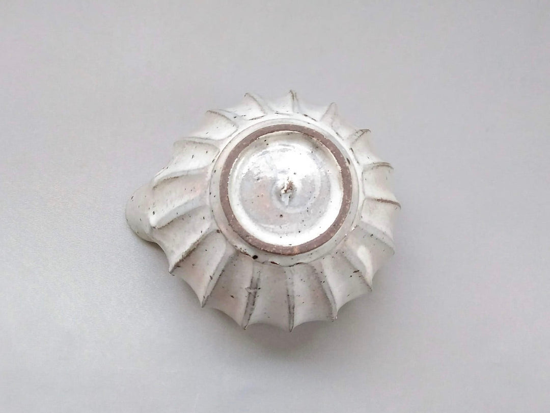 White Slip thick shavings Katakuchi Sake Pourer juki - Crafted By Hyozan Kiln