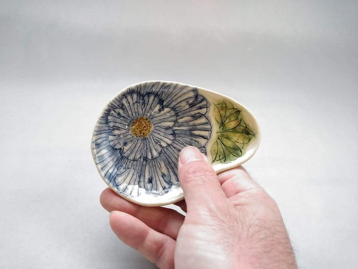 Peony Pattern Magatama Three-Legged Small Plate Blue - Crafted By Yoshihei Kato