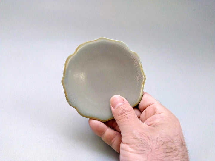 Light Rikyu Kikyo Rim Small Plate - Crafted By Toetsu Kiln