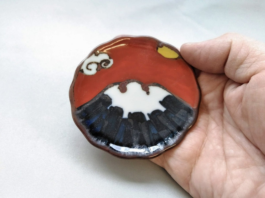 Red-Colored Small Plate Mt. Fuji - Crafted By Soramoe Pottery