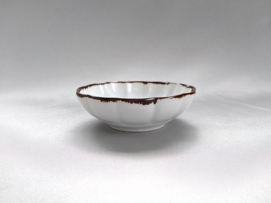 Rim rust White Matte with Chrysanthemum-Edged - Crafted By Koyo Kiln