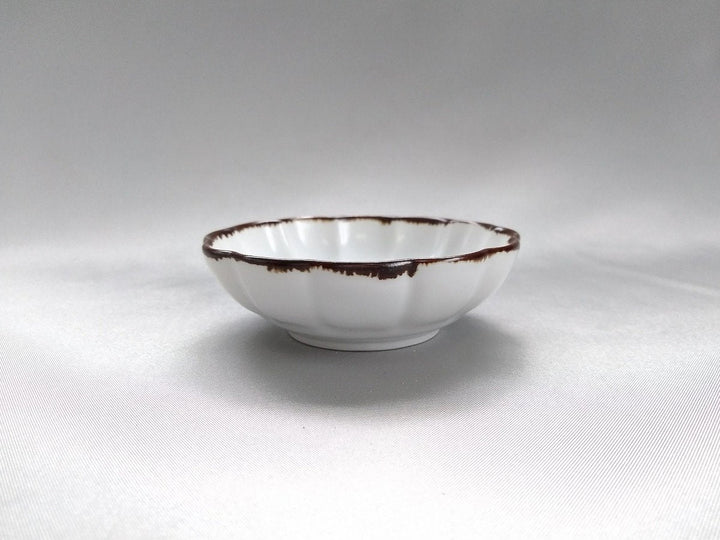 Rim rust White Matte with Chrysanthemum-Edged - Crafted By Koyo Kiln