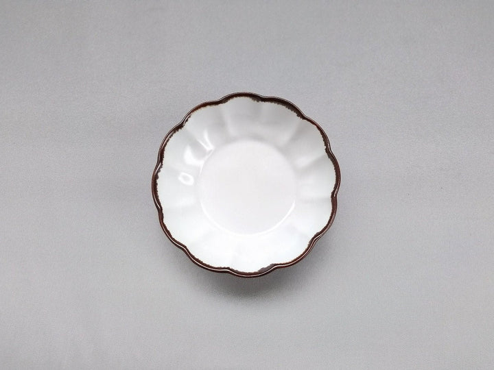 Rim rust White Matte with Chrysanthemum-Edged - Crafted By Koyo Kiln