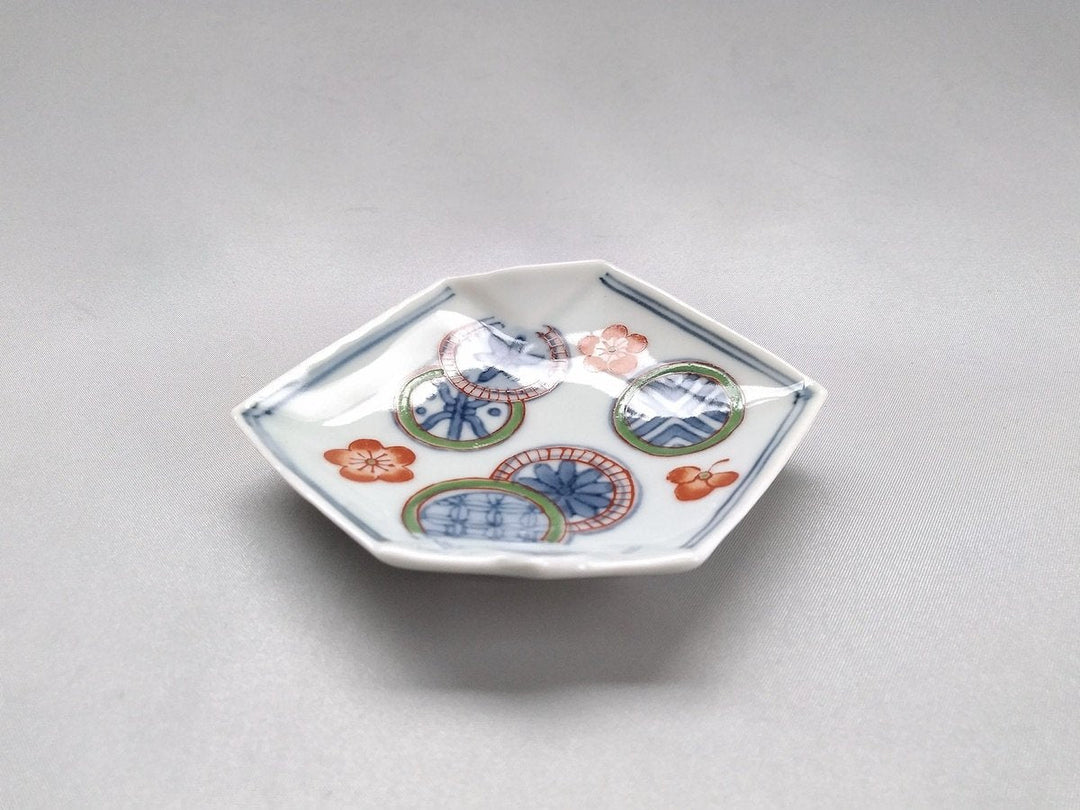 Round Pattern origami type hand Salt Plate - Crafted By Tokushichi Kiln