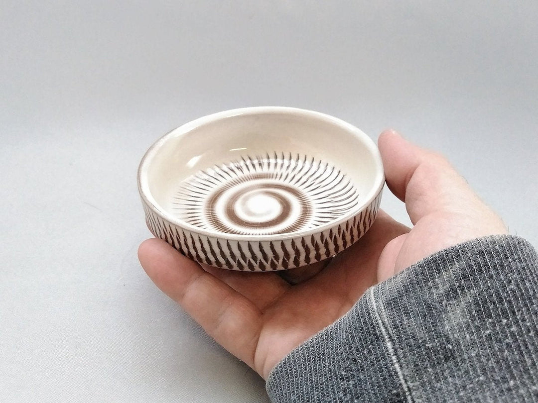 Extraordinary cut Small Plate - Crafted By Hyozan Kiln
