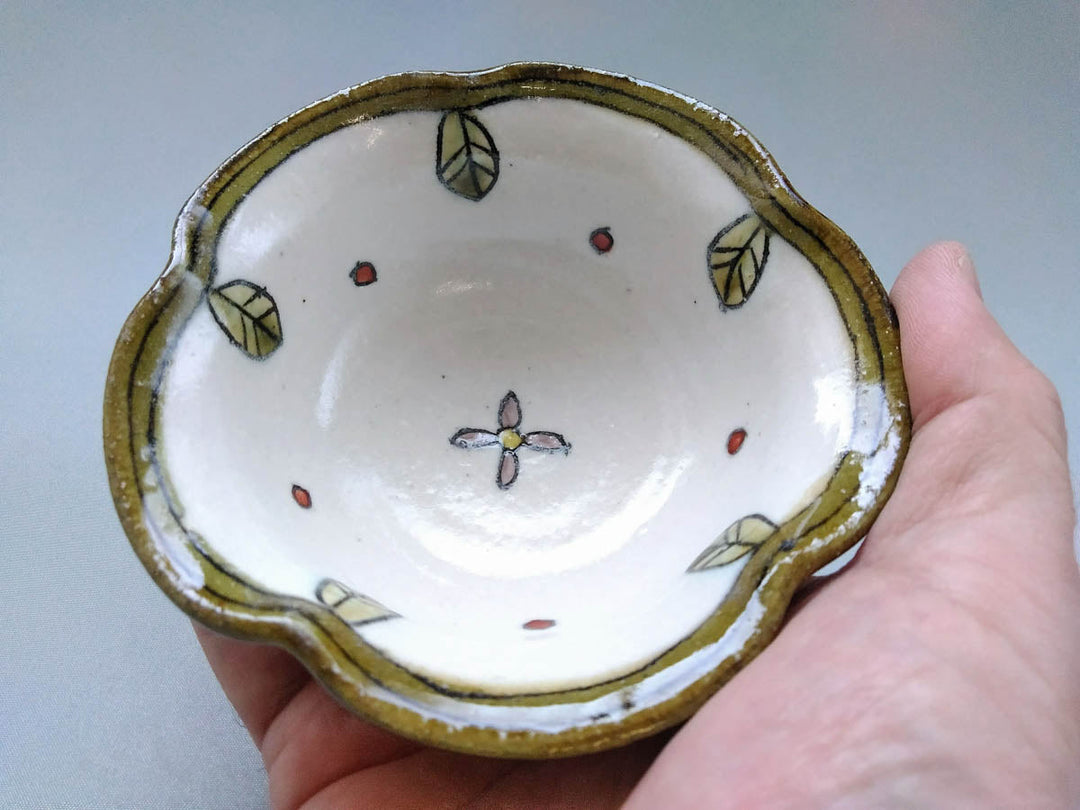 Rinka Small Bowl Red Dots Flowers and Leaves - Crafted By Jun Kato