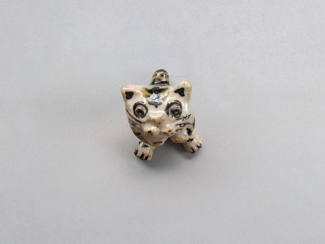 Small cat sitting - Crafted By Hiroshi Sato