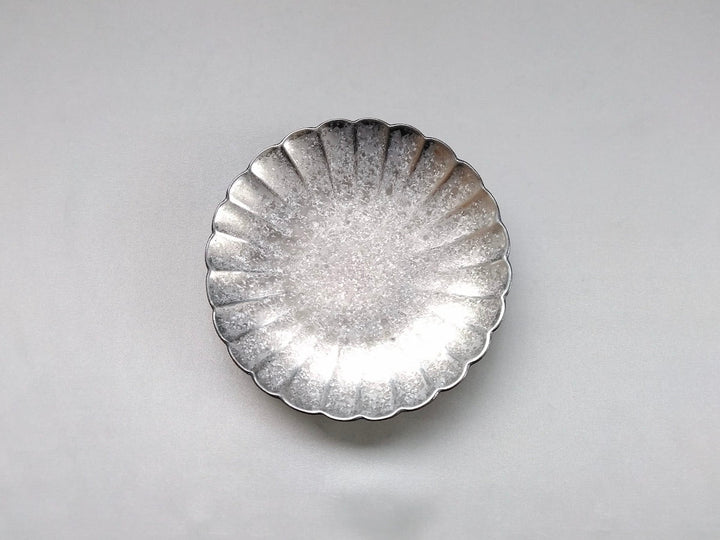 4.5-Sun Plate with Black yuzu and Silver-painted Chrysanthemum - Crafted By Toetsu Kiln