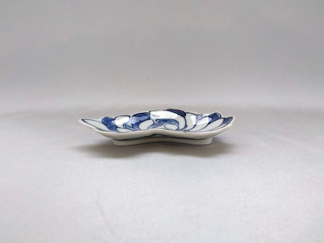 Underglazed Chrysanthemum Shaped Plate with Chrysanthemum Pattern - Crafted By Tokushichi Kiln
