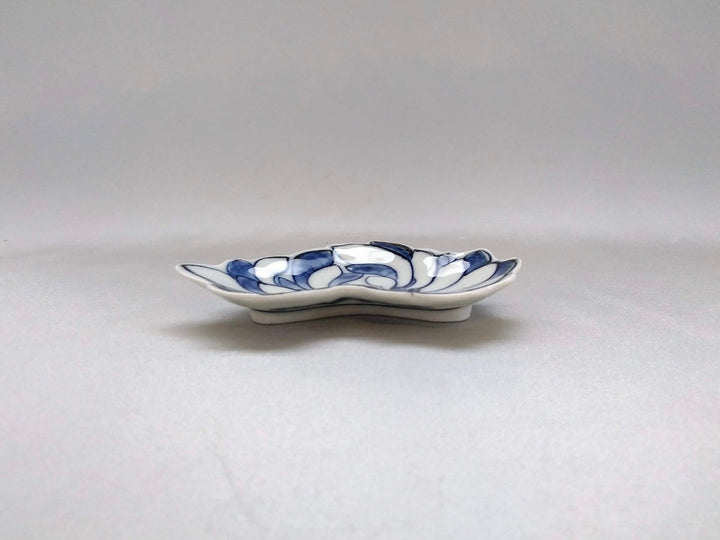 Underglazed Chrysanthemum Shaped Plate with Chrysanthemum Pattern - Crafted By Tokushichi Kiln