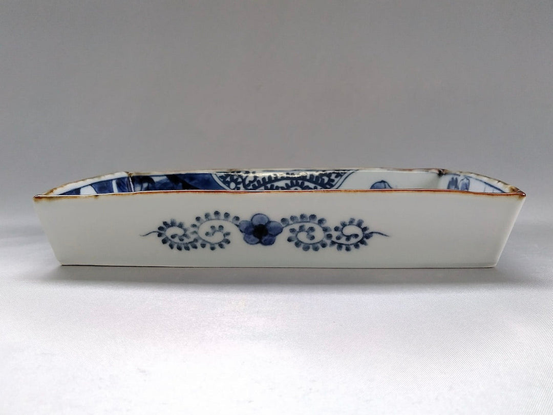 Sometsuke Peony octopus Arabesque box Plate - Crafted By Kanemon Kiln